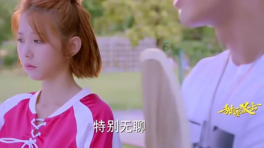 17岁了，还喜欢装嫩，喜欢装小女孩，正常吗？心智不成熟😂